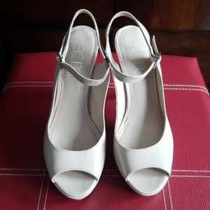 BCBG Patent leather pumps